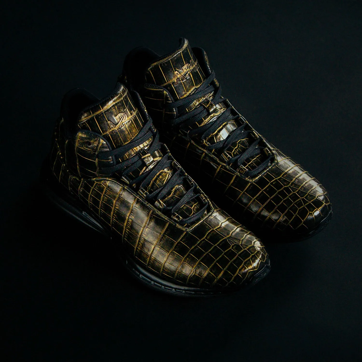 Women's Lusso Supreme Black / Pure Gold