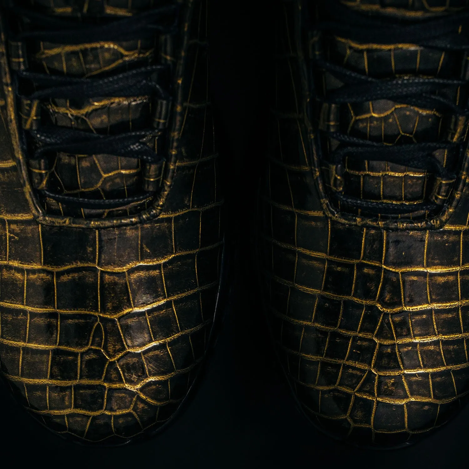 Women's Lusso Supreme Black / Pure Gold